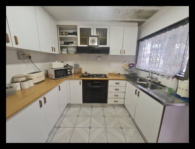 3 BEDROOM HOUSE FOR SALE IN GROVE END